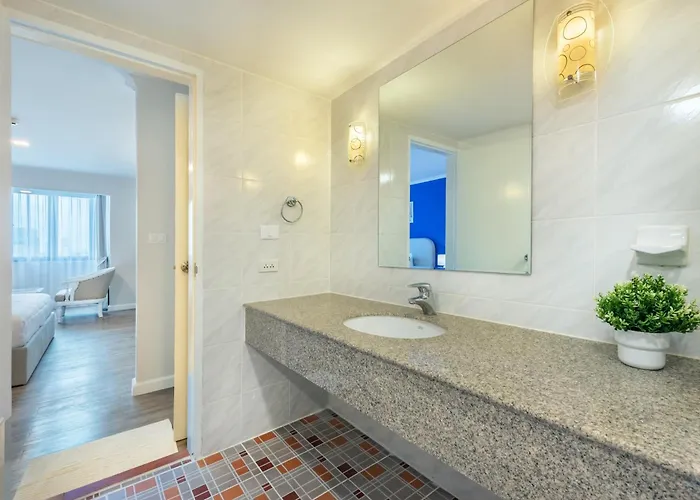 Neom Town Aparthotel 3*