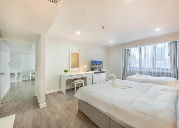 Aparthotel Neom Town 3*