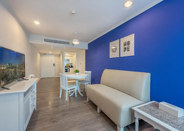 Neom Town Aparthotel 3*