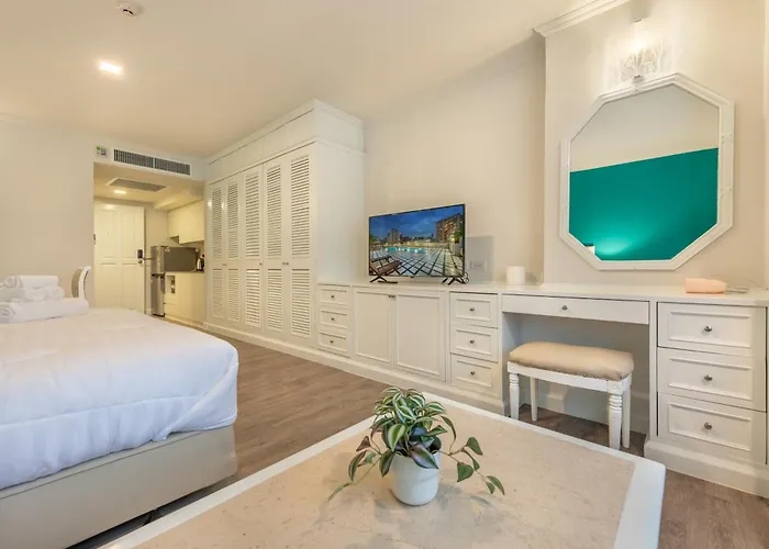 Aparthotel Neom Town