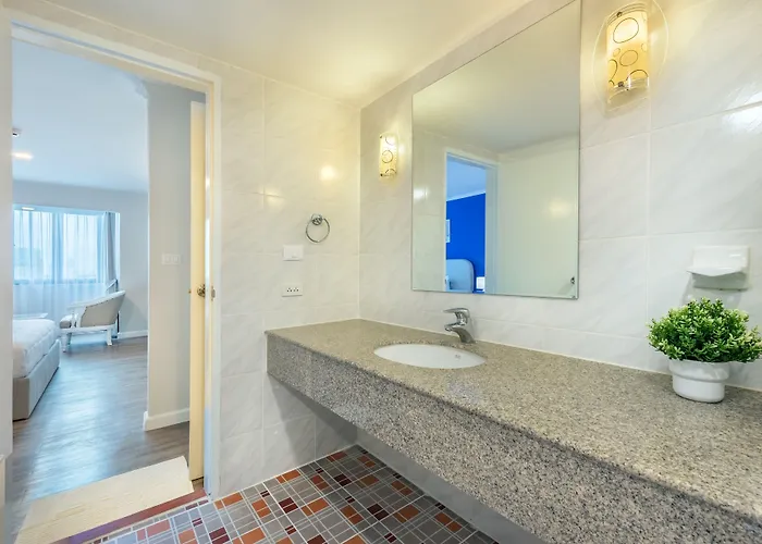 Aparthotel Neom Town 3*