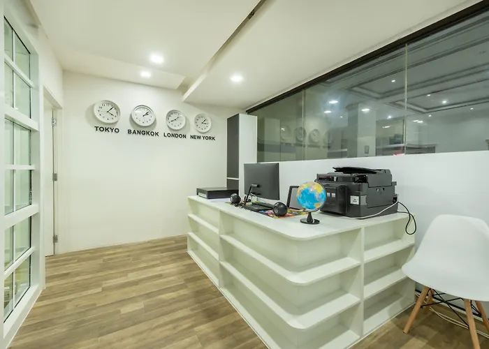 Aparthotel Neom Town 3*