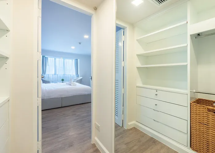 Aparthotel Neom Town 3*